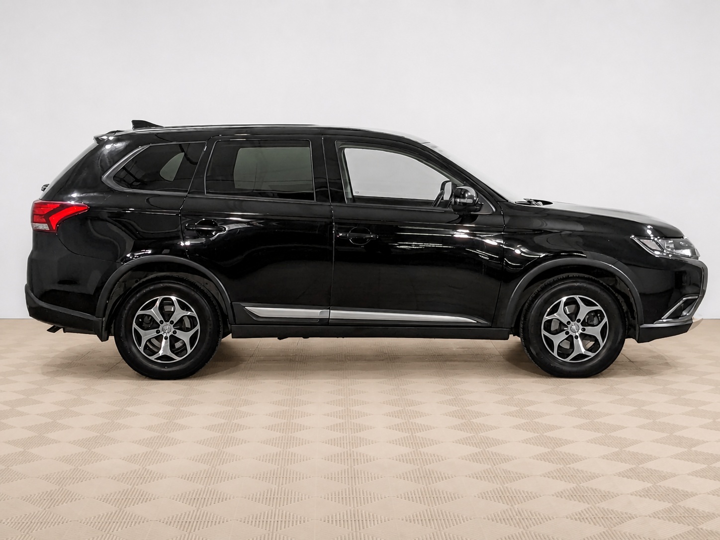 Mitsubishi - Mitsubishi Outlander, 2018