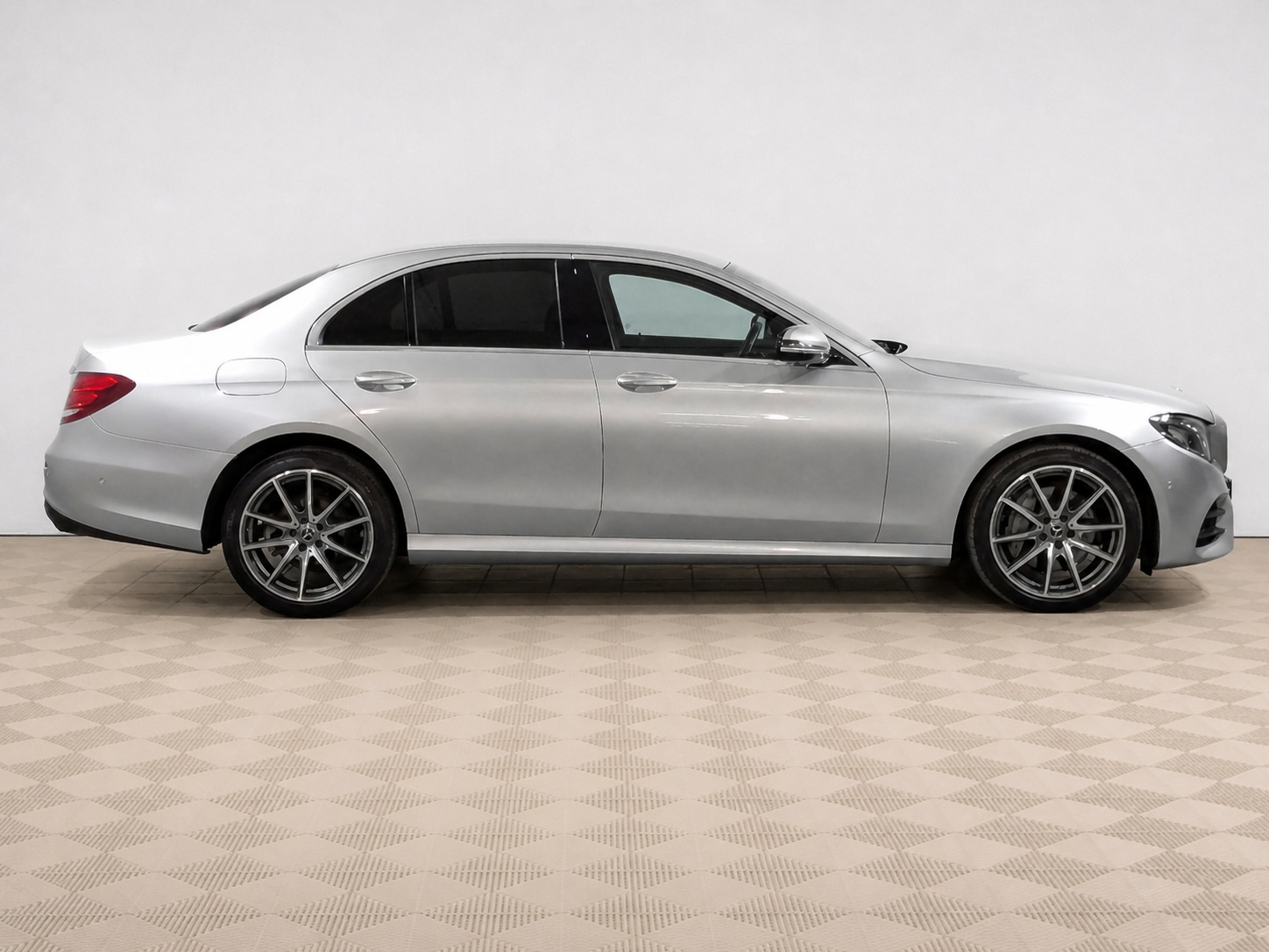 Mercedes-Benz - Mercedes-Benz E-Класс, 2020
