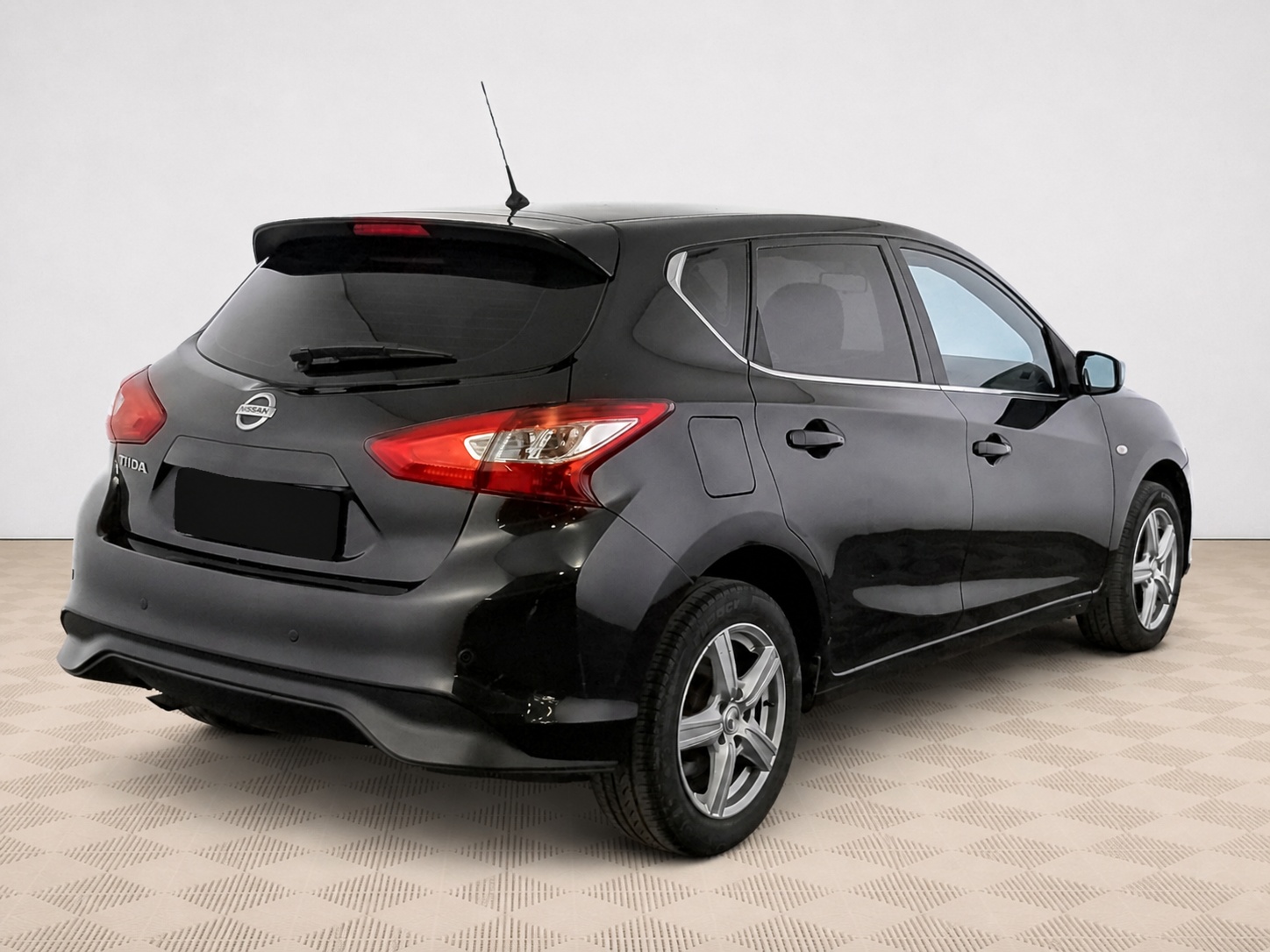 Nissan - Nissan Tiida, 2015